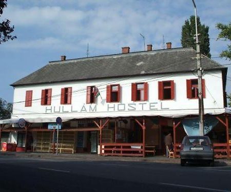 Hullam Hostel Révfülöp エクステリア 写真